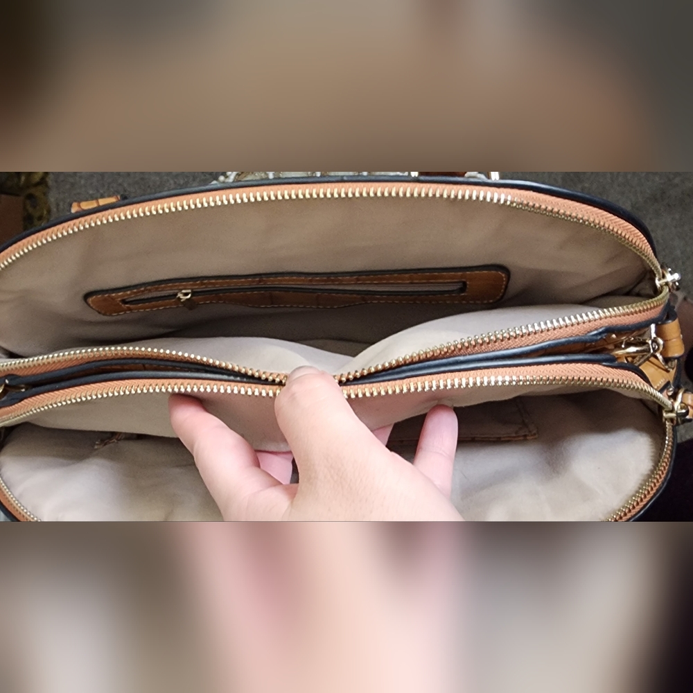 Handbag - Picture 4 of 4